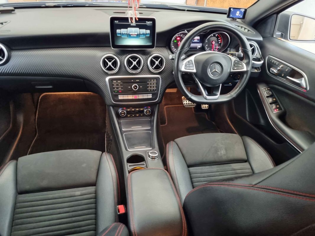 Mercedes-Benz A180 W176 Facelift 2016-2018 AMG Line in Mauritius