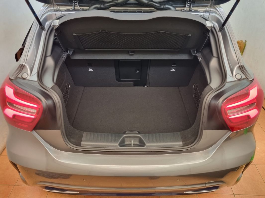 Mercedes-Benz A180 W176 Facelift 2016-2018 AMG Line in Mauritius