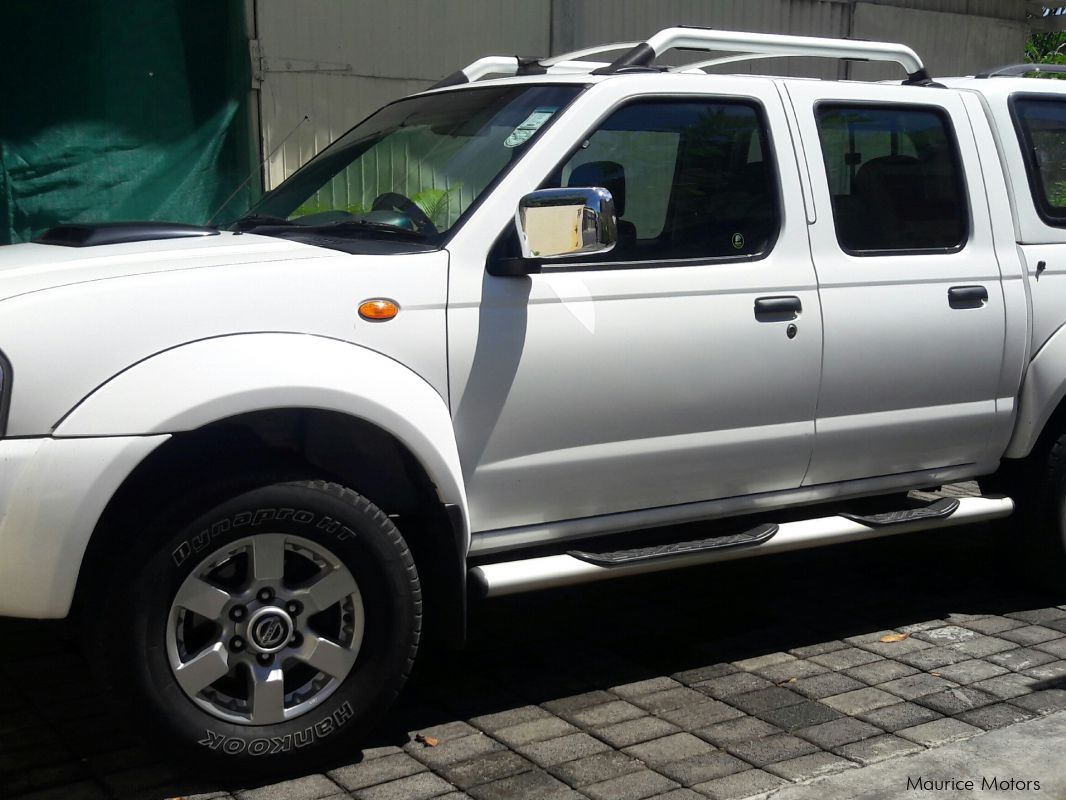 Nissan Hardbody NP300 with Carryboy in Mauritius