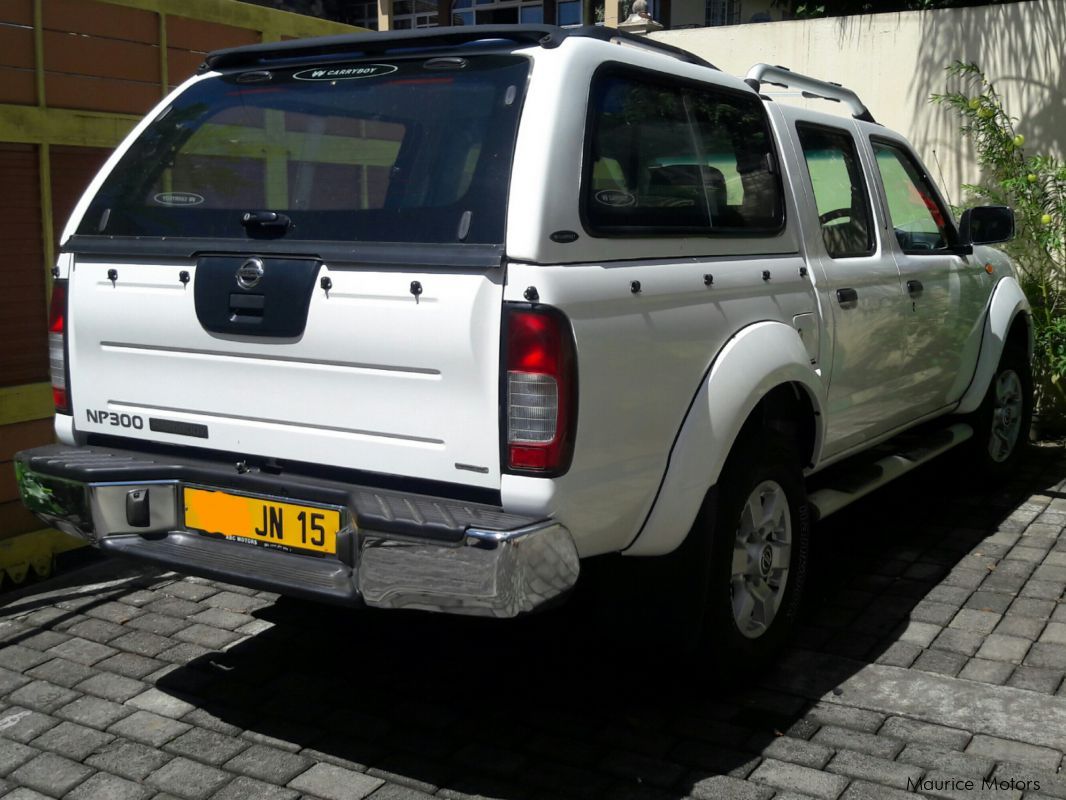 Nissan Hardbody NP300 with Carryboy in Mauritius
