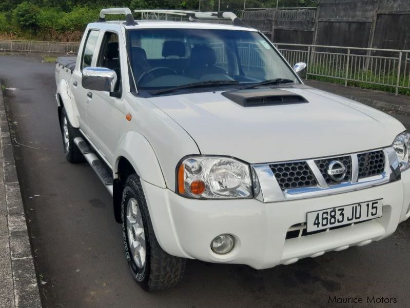 Used Nissan Np300 hardbody 2.5 turbo 2015 Np300 hardbody 2.5 turbo