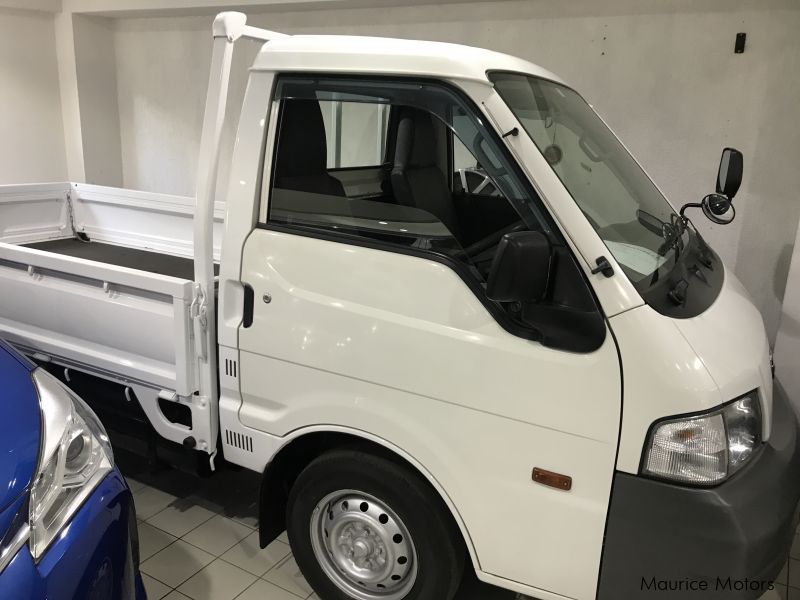 Nissan VANETTE - WHITE - MANUAL in Mauritius