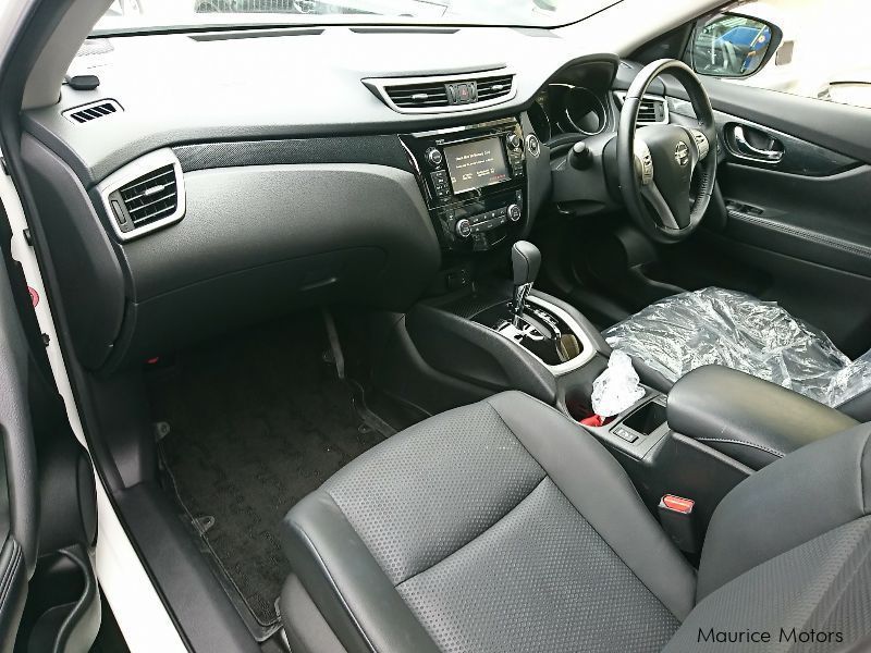 Nissan Xtrail Hybrid in Mauritius