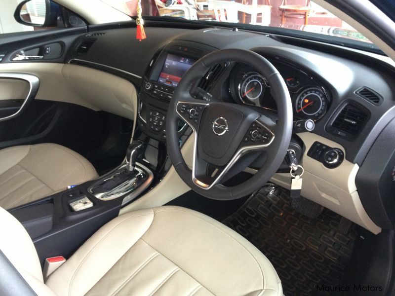 Opel INSIGNIA TURBO in Mauritius