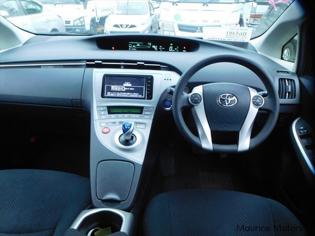 Toyota Prius S in Mauritius
