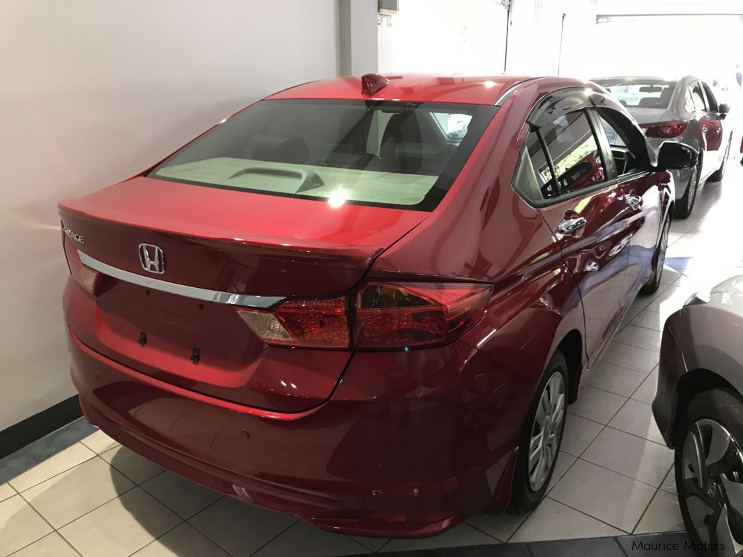 Honda GRACE -RED in Mauritius