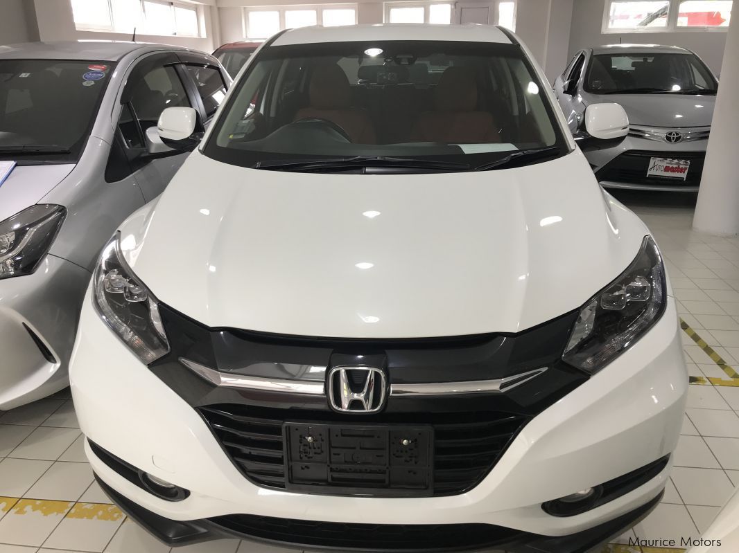 Honda VEZEL - WHITE in Mauritius