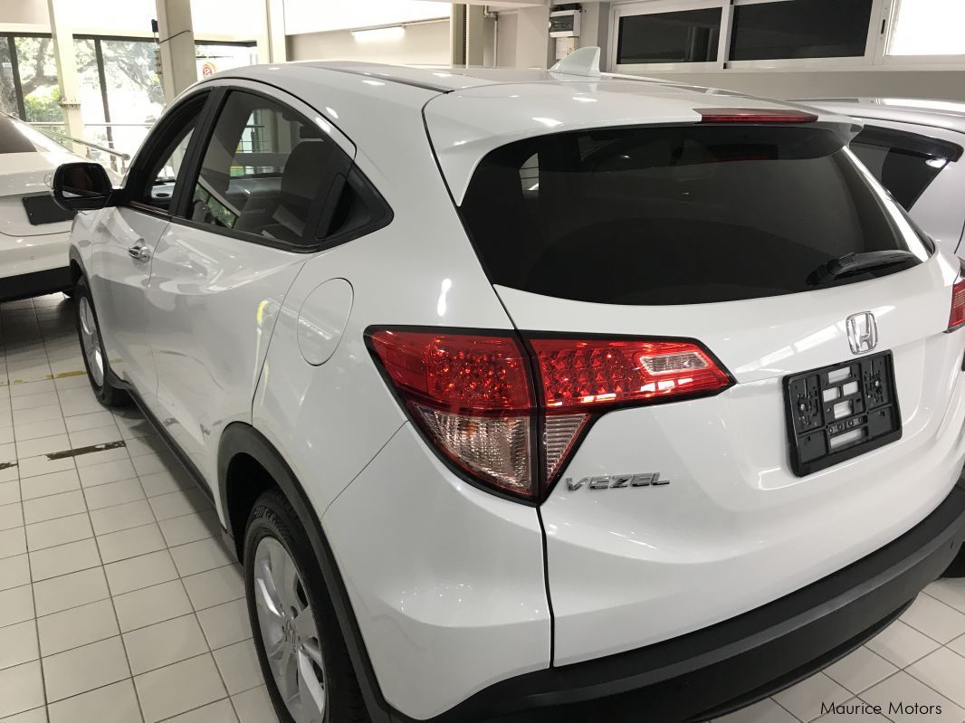 Honda VEZEL - WHITE in Mauritius
