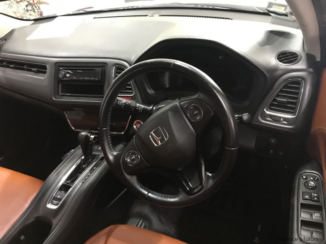 Honda VEZEL - WHITE in Mauritius