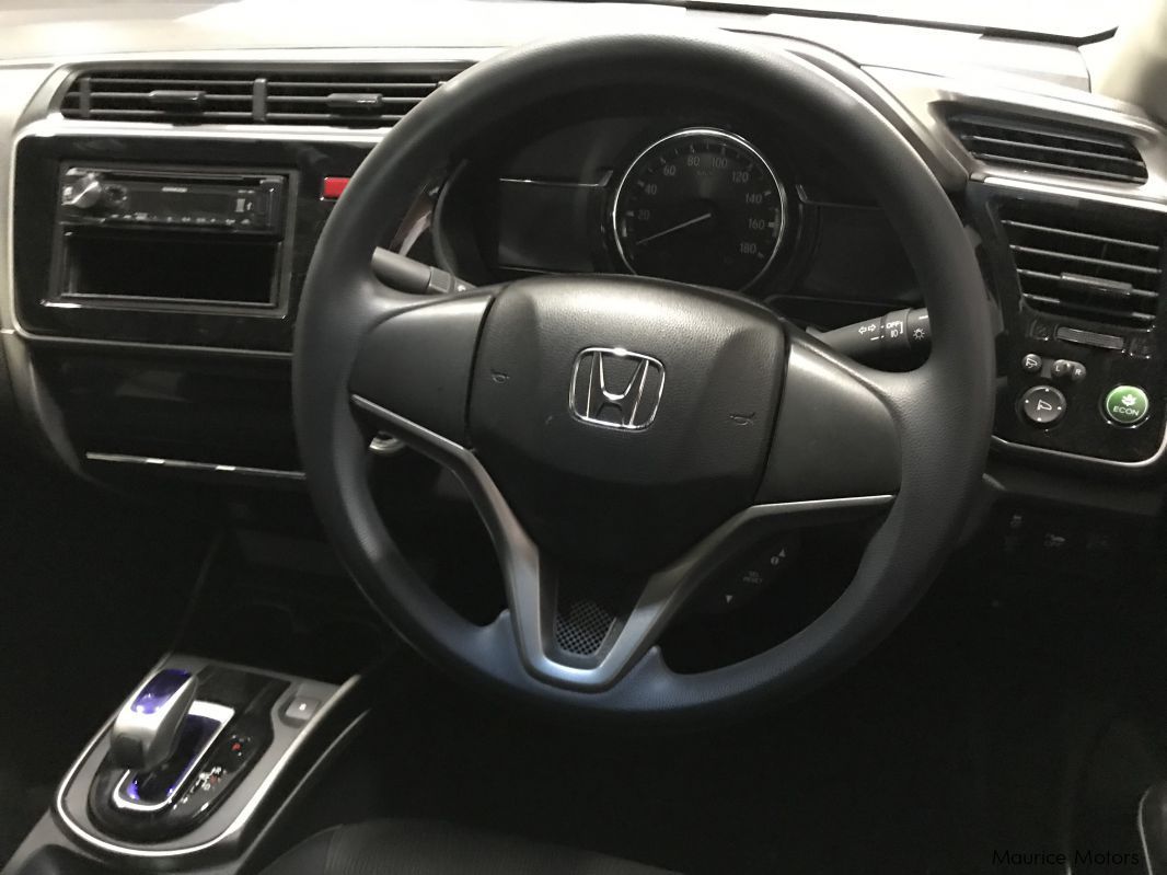 Honda VEZEL HYBRID - GREEN in Mauritius