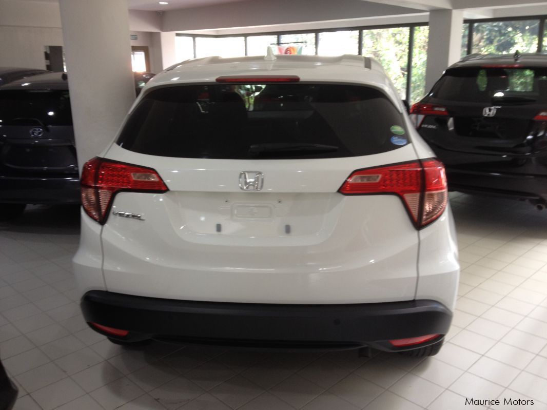 Honda VEZEL MODEL X - WHITE in Mauritius