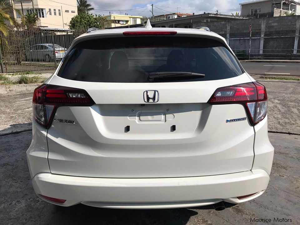 Honda VEZEL Z HYBRID - WHITE in Mauritius