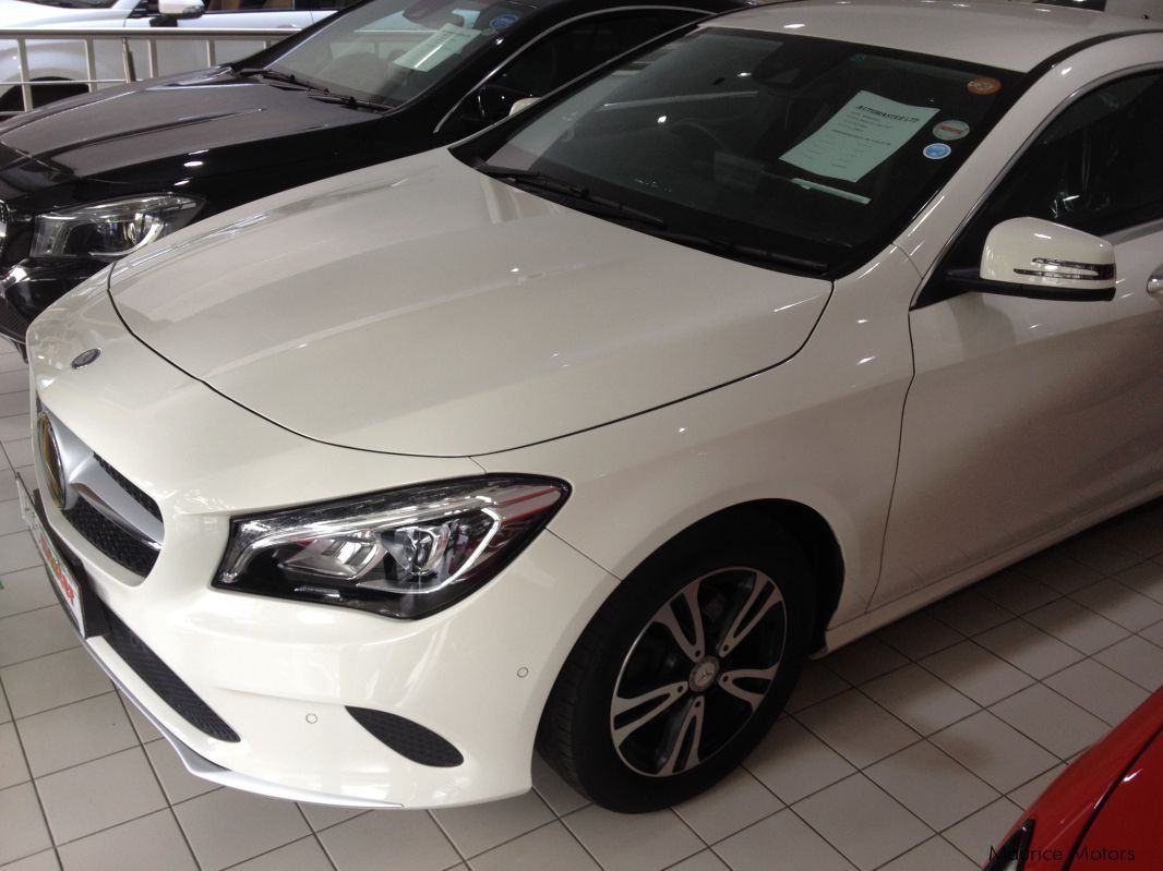 Mercedes-Benz CLA 180 - white - 7spd Steptronic with Paddle Shift in Mauritius