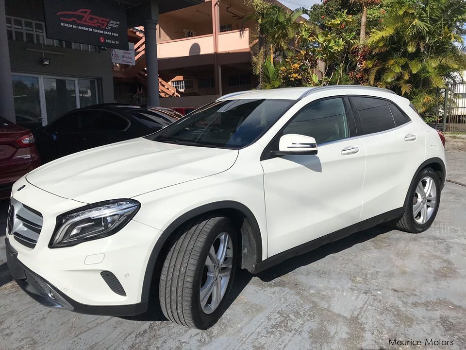 Mercedes-Benz CLA 180 STEPTRONIC - 1600cc Turbo in Mauritius