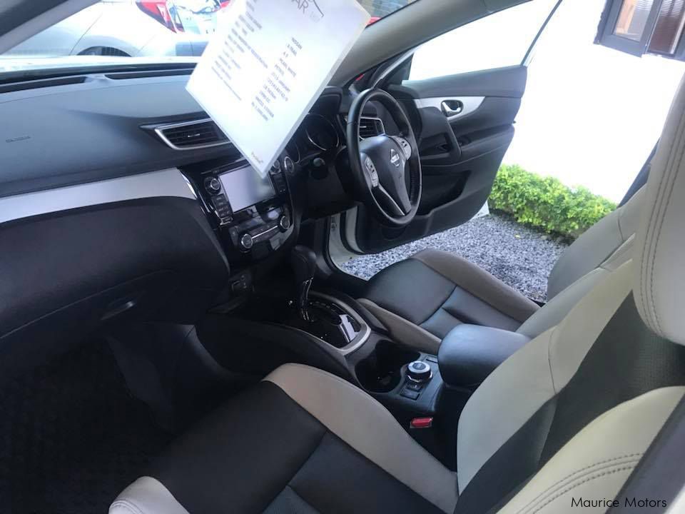 Nissan Xtrail 2.0 Hybrid Premium Mode in Mauritius