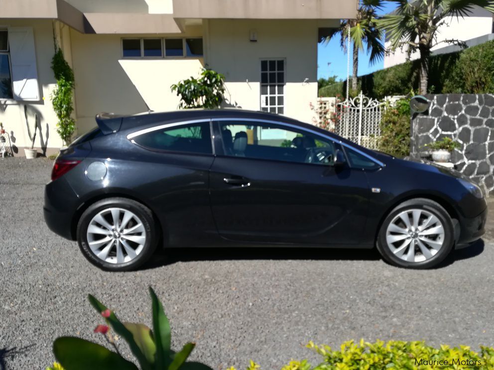 Opel Astra GTC in Mauritius