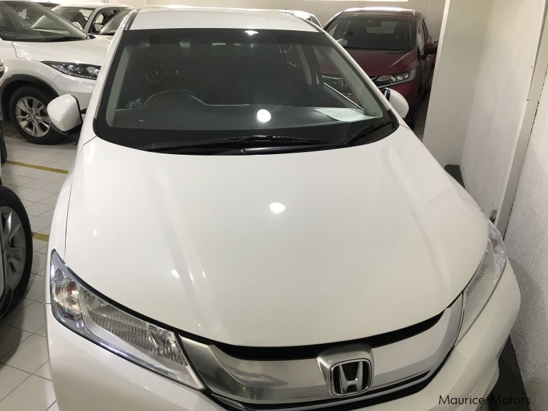 Honda GRACE - WHITE in Mauritius
