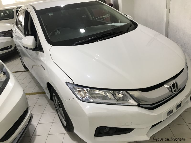 Honda GRACE - WHITE in Mauritius