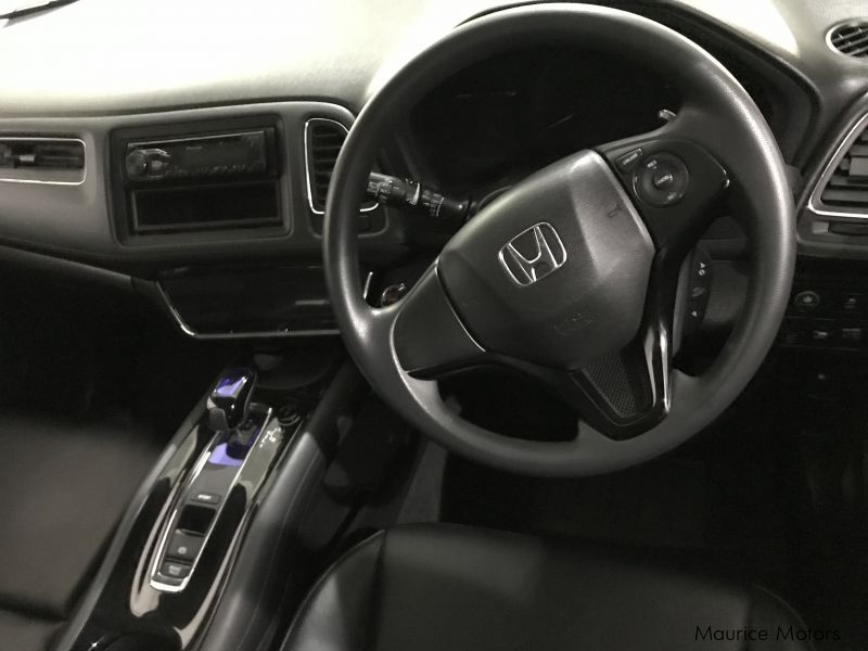 Honda VEZEL - HYBRID- WHITE in Mauritius