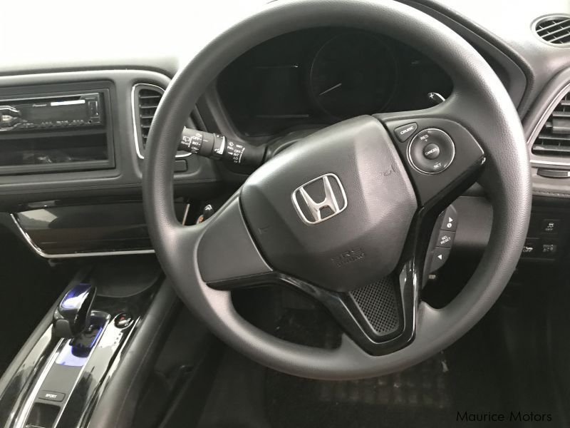 Honda VEZEL - SILVER in Mauritius