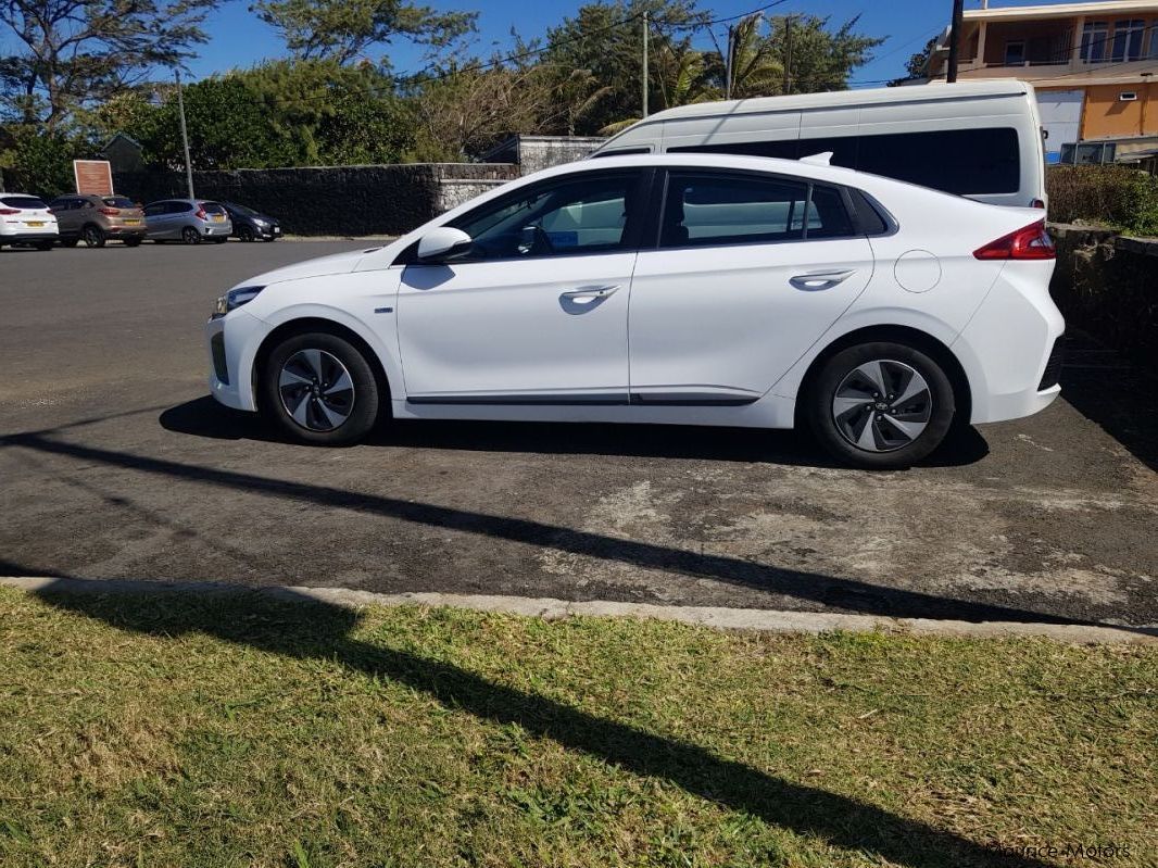 Hyundai Ioniq Hybrid Premium SE 1.6 in Mauritius