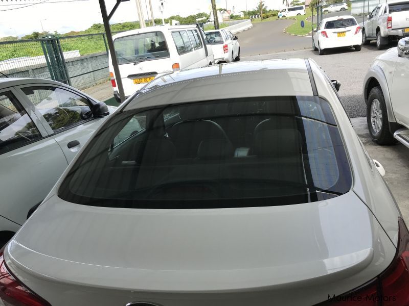 Kia CERATO - SUNROOF - WHITE in Mauritius