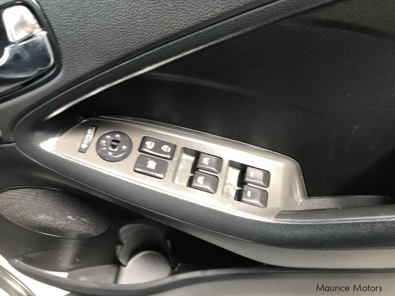 Kia CERATO - SUNROOF - WHITE in Mauritius