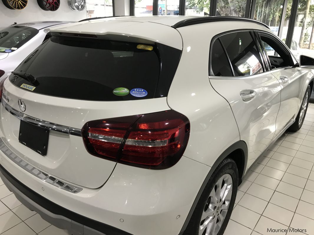 Mercedes-Benz CLA 180 - WHITE in Mauritius