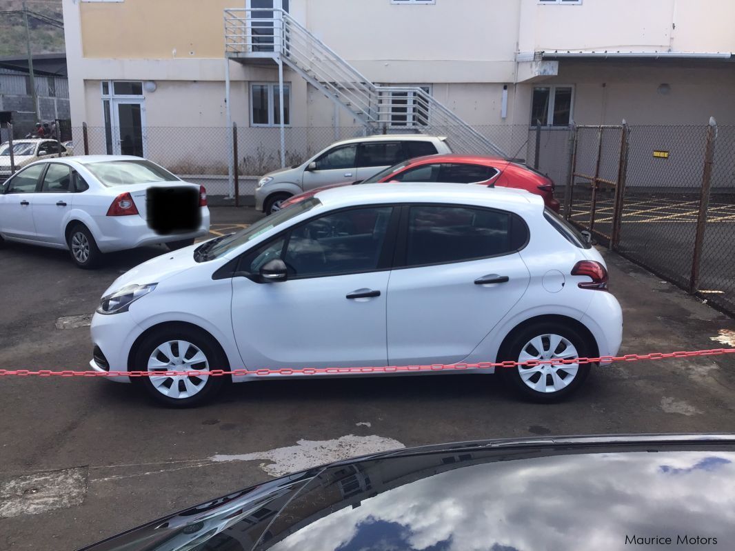 Peugeot 208 Access in Mauritius