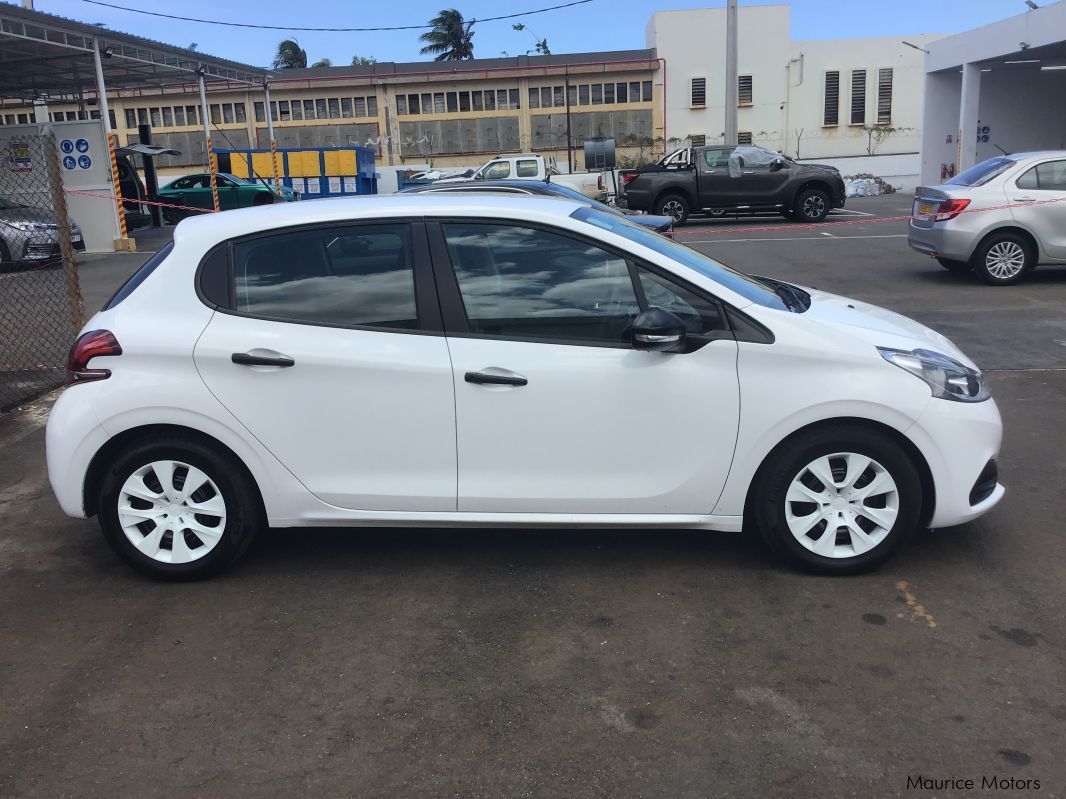 Peugeot 208 Access in Mauritius