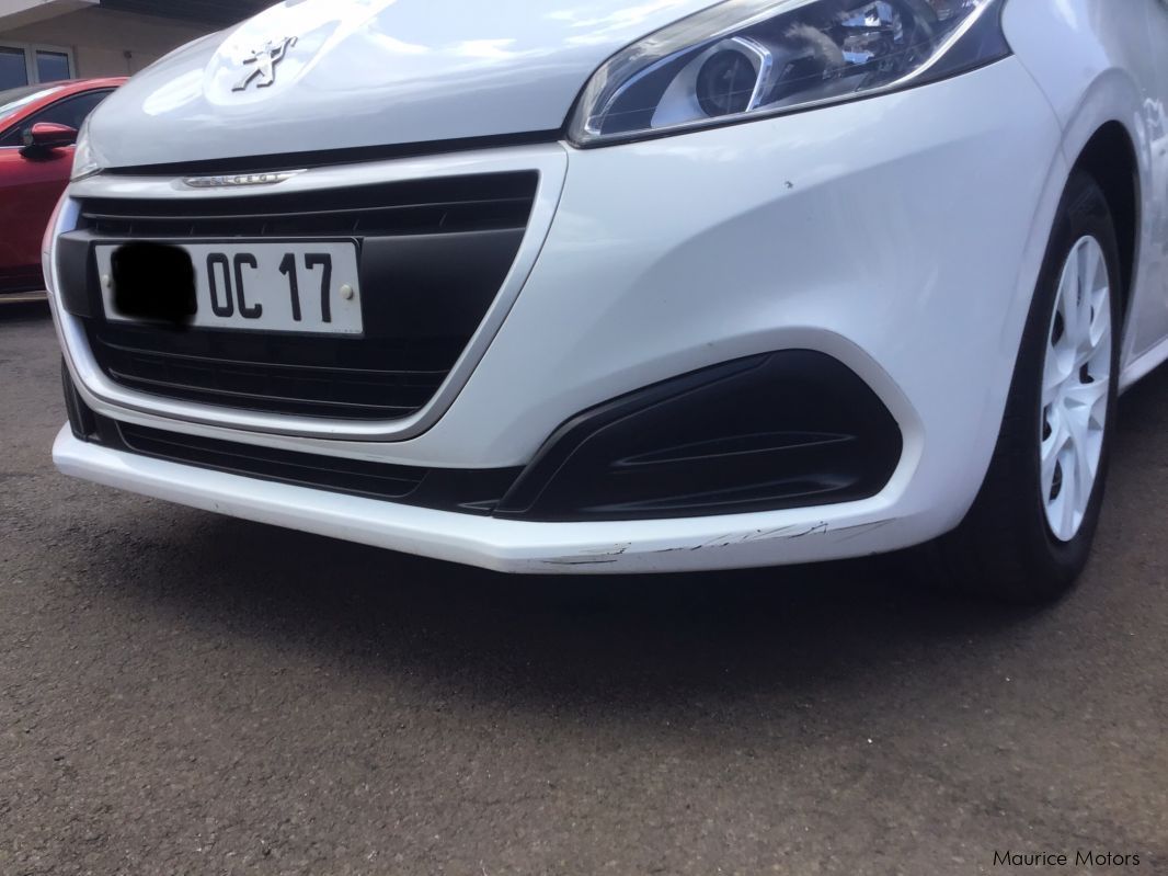 Peugeot 208 Access in Mauritius