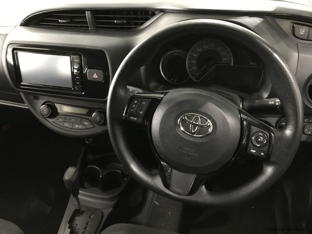 Toyota AQUA - WHITE in Mauritius