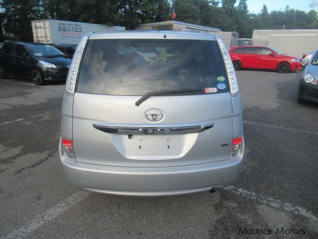 Toyota Isis L Package in Mauritius