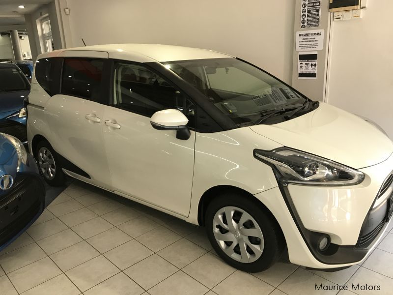 Toyota SIENTA - WHITE in Mauritius