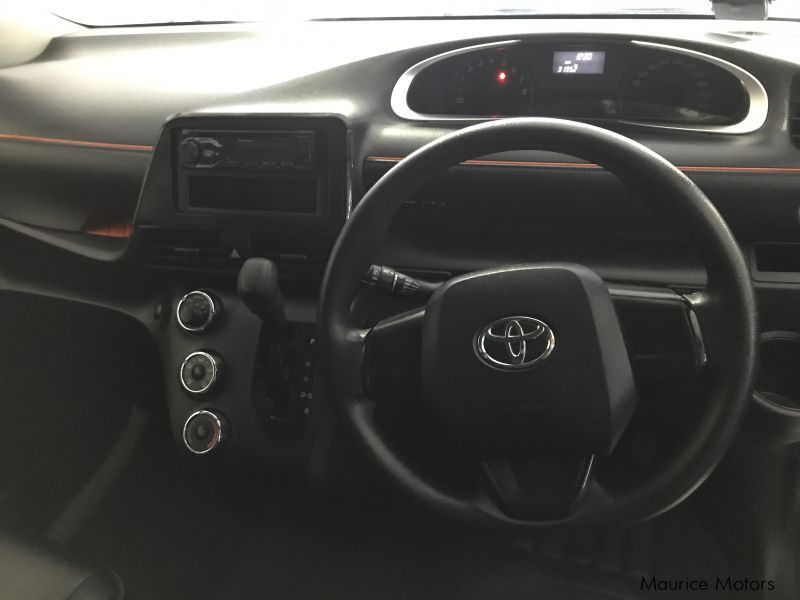 Toyota SIENTA - WHITE in Mauritius