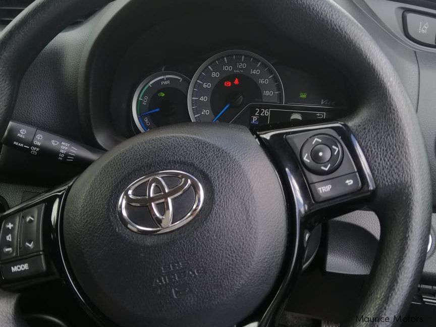Toyota Vitz 2017 гибрид