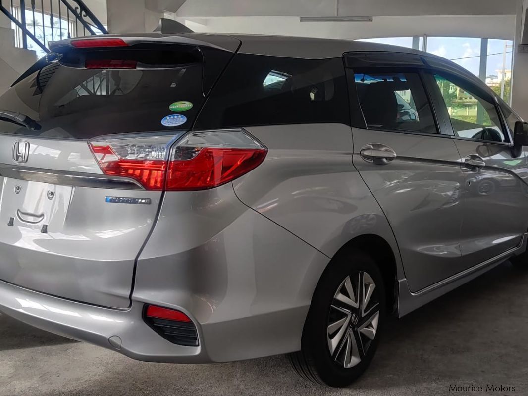 Honda Shuttle Hybrid in Mauritius