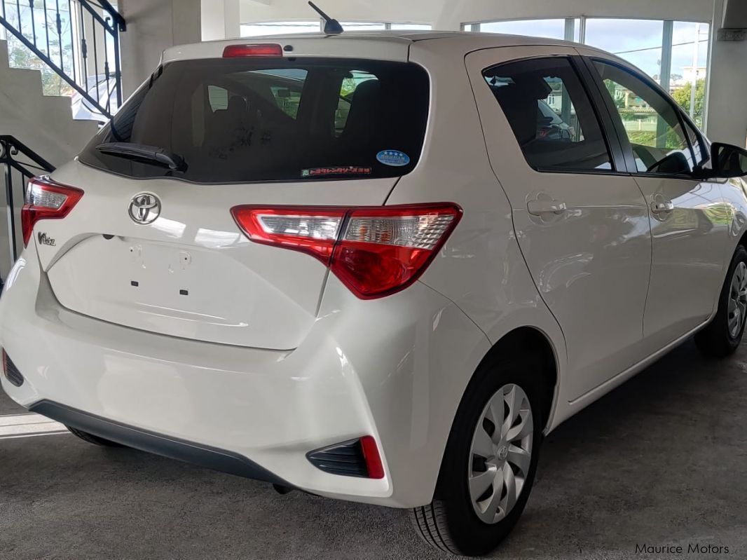 Toyota Vitz 990 CC in Mauritius