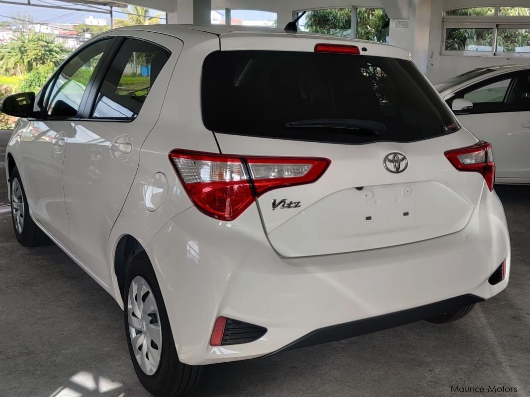 Toyota Vitz 990 CC in Mauritius