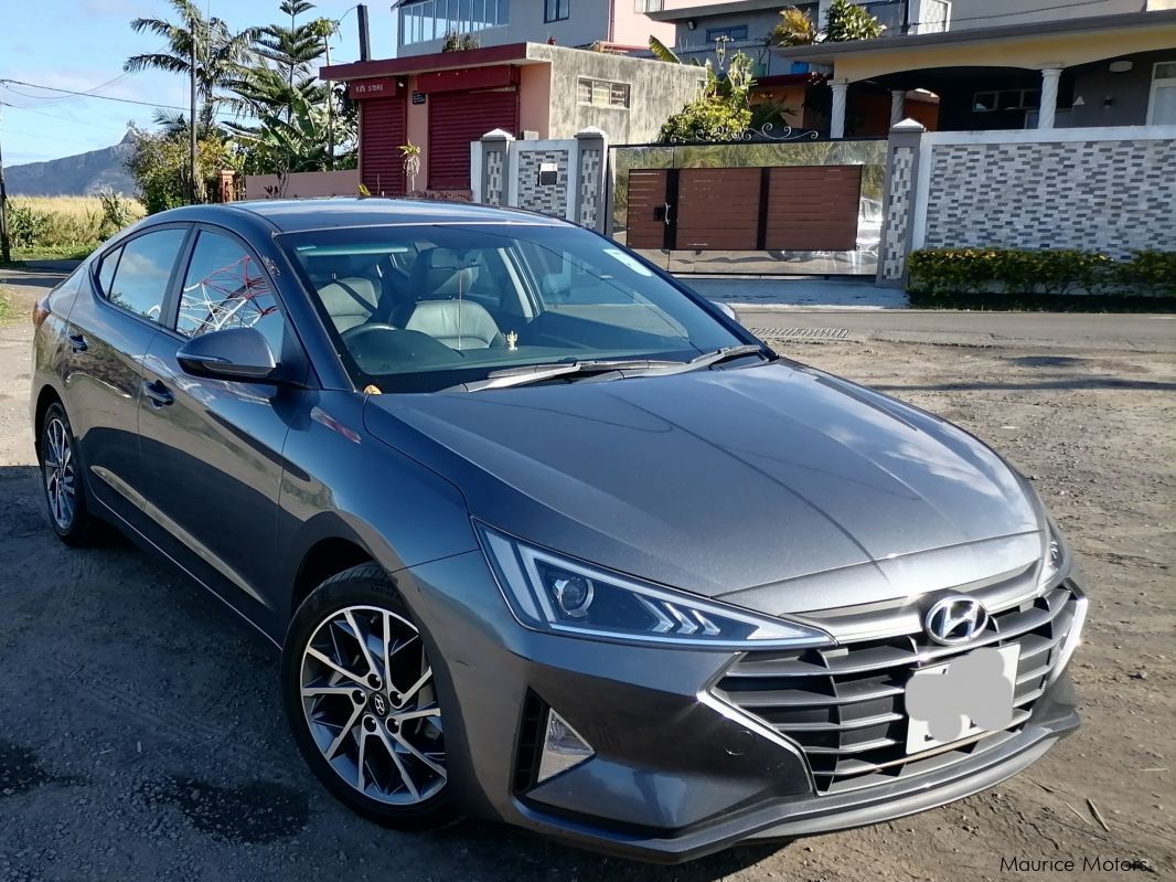 Hyundai Elantra GLS in Mauritius