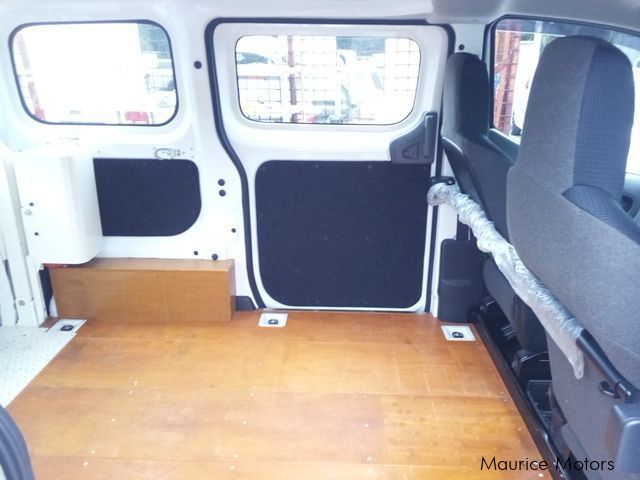 Nissan NV200-VANETTE DX in Mauritius