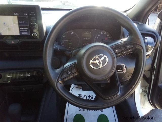 Toyota Yaris HYBRID X in Mauritius