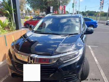 Pre-owned Honda Vezel for sale in 