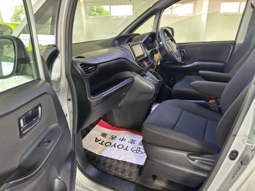 Toyota Noah X in Mauritius