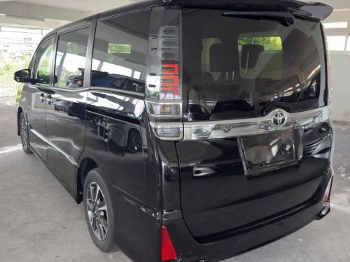 Toyota Voxy ZS Kirameki 3 in Mauritius