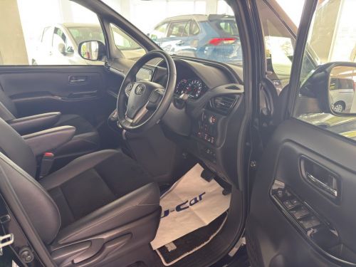 Toyota Voxy ZS Kirameki 3 in Mauritius