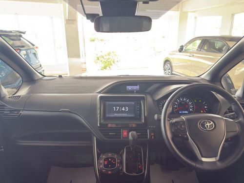 Toyota Voxy ZS Kirameki 3 in Mauritius