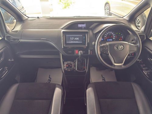 Toyota Voxy ZS Kirameki 3 in Mauritius
