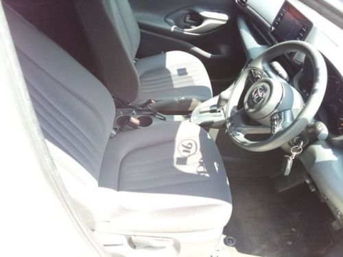 Toyota Yaris HYBRID X in Mauritius