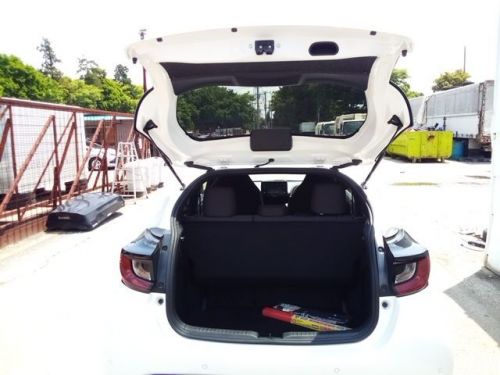 Toyota Yaris HYBRID X in Mauritius